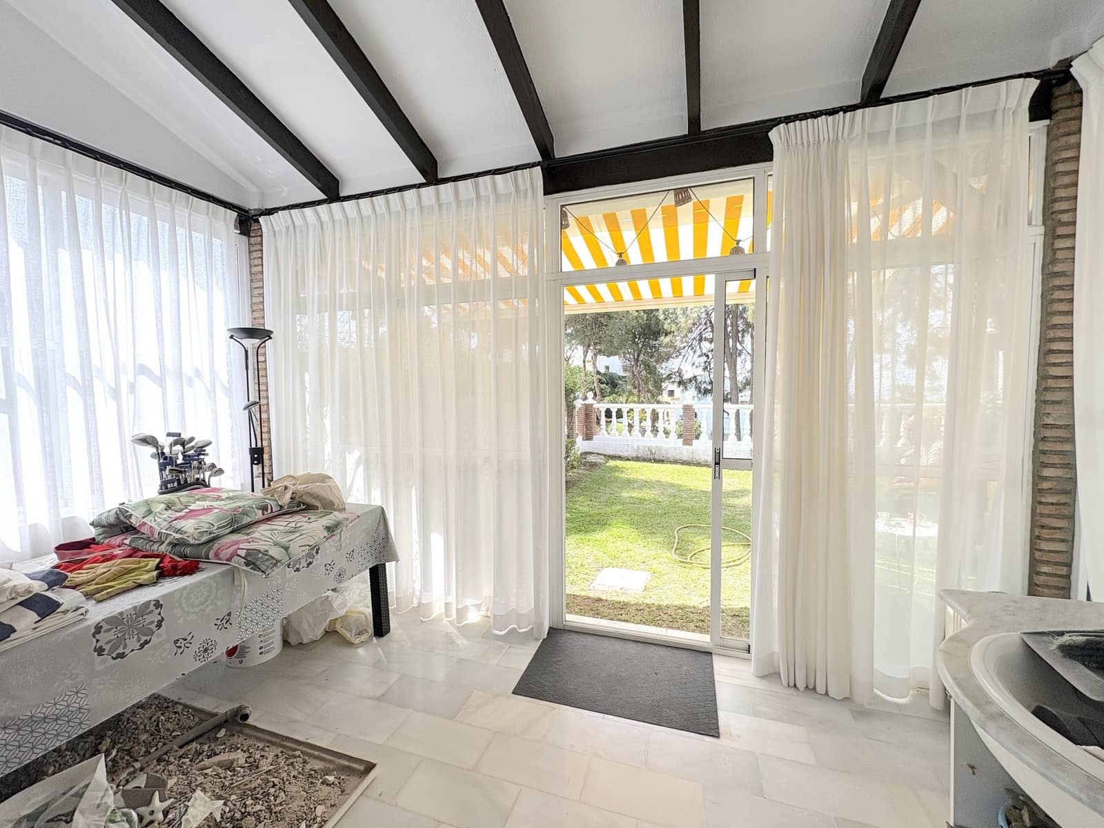 3 makuuhuone Omakotitalo myytävänä paikassa Calahonda mukana uima-altaan 
autotalli - 795 000 € (Ref: 9770718)