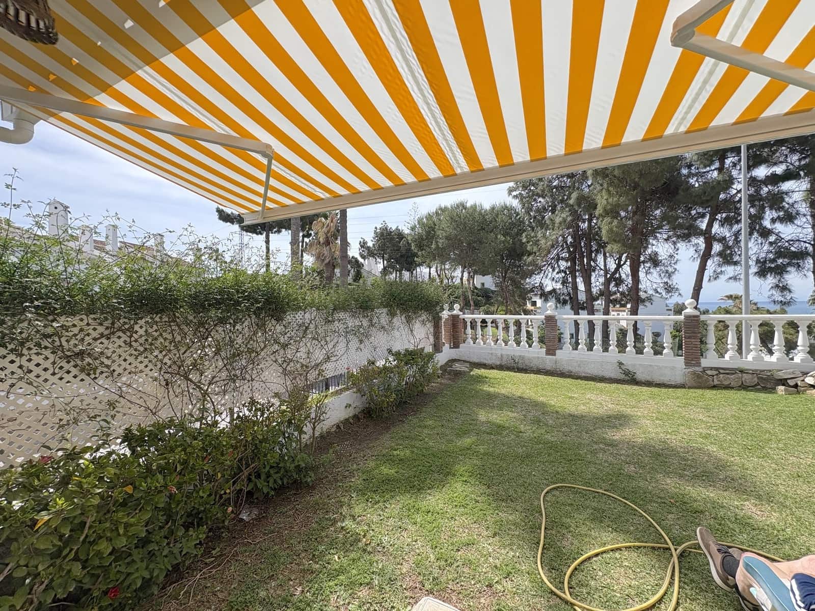 3 makuuhuone Omakotitalo myytävänä paikassa Calahonda mukana uima-altaan 
autotalli - 795 000 € (Ref: 9770718)