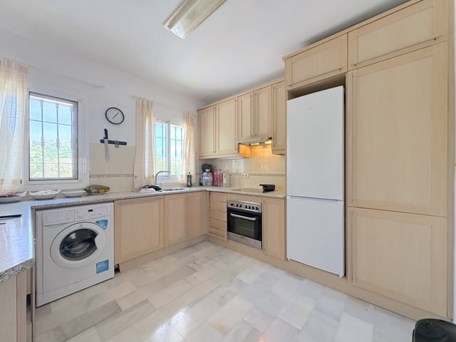 3 soverom Hus til salgs i Calahonda, Mijas med svømmebasseng garasje - € 795 000 (Ref: 9770718)