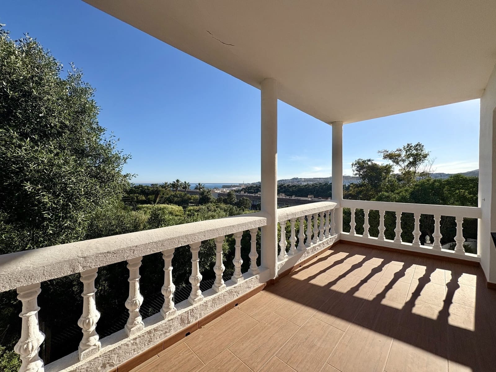 5 soveværelse Villa til salg i La Cala de Mijas med swimmingpool - € 900.000 (Ref: 9780669)