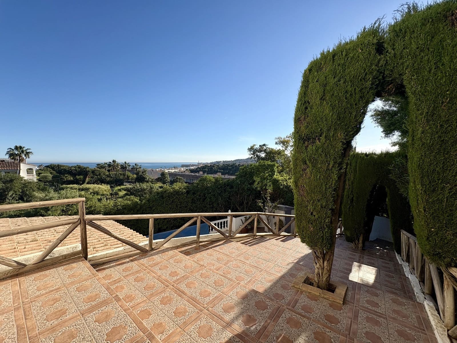 5 soveværelse Villa til salg i La Cala de Mijas med swimmingpool - € 900.000 (Ref: 9780669)