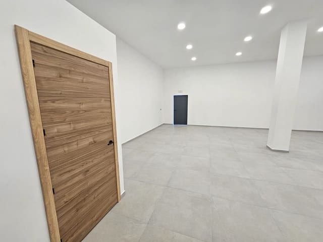 Commercieel te koop in Mijas Costa, Mijas met garage - € 290.000 (Ref: 9788473)