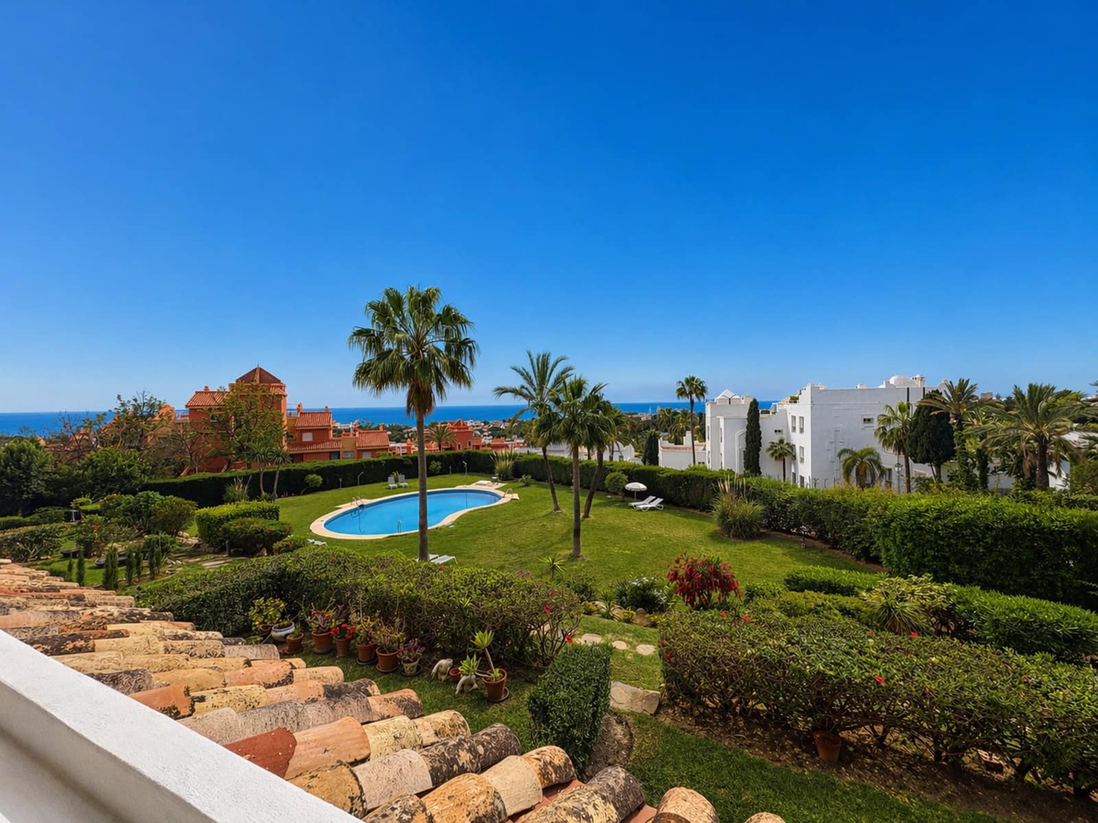 2 soveværelse Lejlighed til salg i Marbella med swimmingpool garage - € 410.000 (Ref: 9794732)