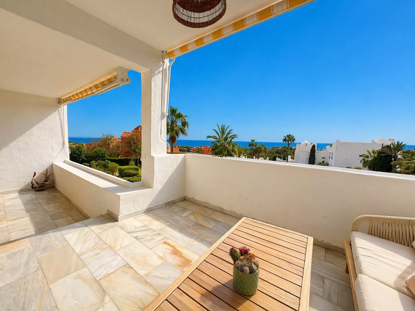 2 soveværelse Lejlighed til salg i Marbella med swimmingpool garage - € 410.000 (Ref: 9794732)