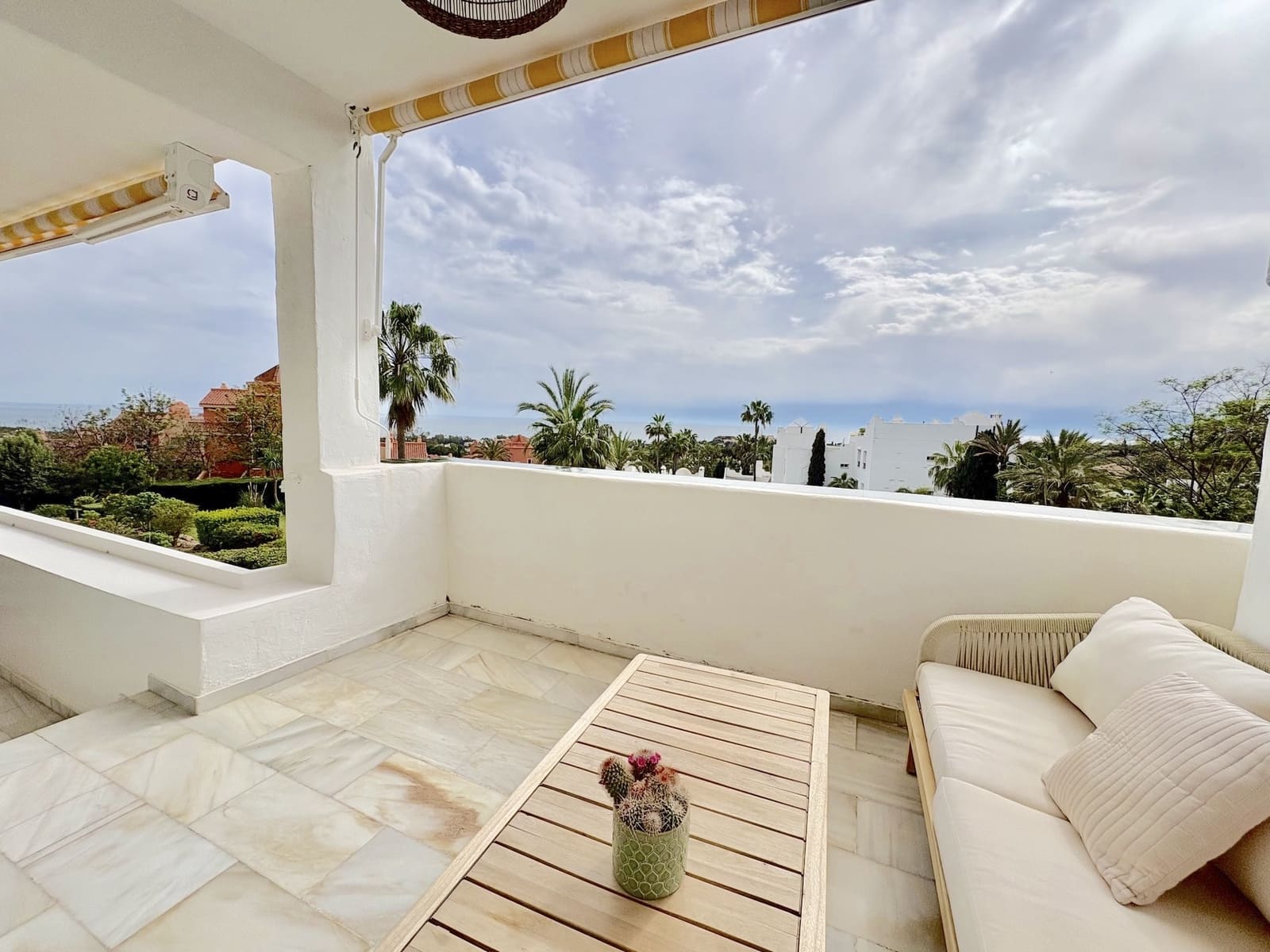 2 soveværelse Lejlighed til salg i Marbella med swimmingpool garage - € 410.000 (Ref: 9794732)