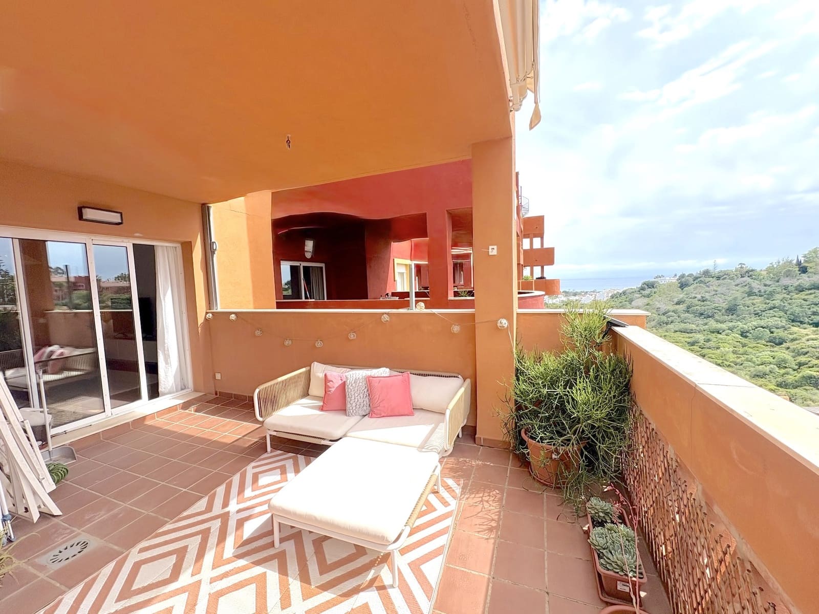 2 soveværelse Lejlighed til salg i Marbella med swimmingpool garage - € 359.000 (Ref: 9794734)