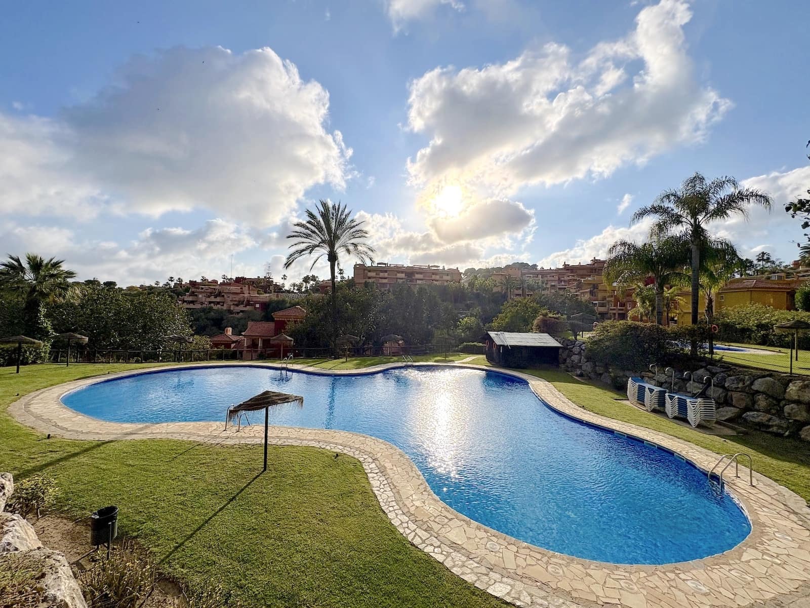 2 soveværelse Lejlighed til salg i Marbella med swimmingpool garage - € 359.000 (Ref: 9794734)