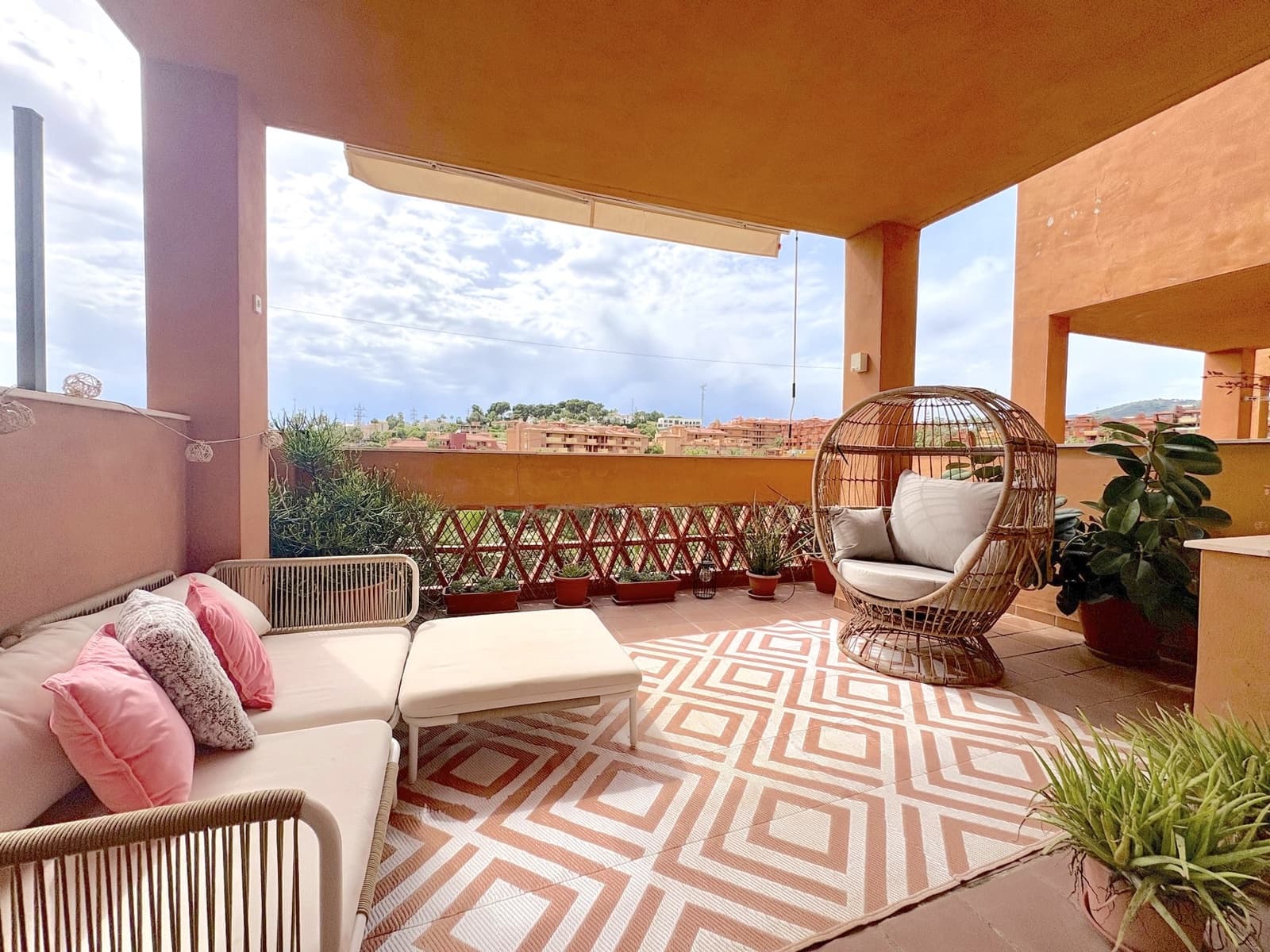 2 soveværelse Lejlighed til salg i Marbella med swimmingpool garage - € 359.000 (Ref: 9794734)
