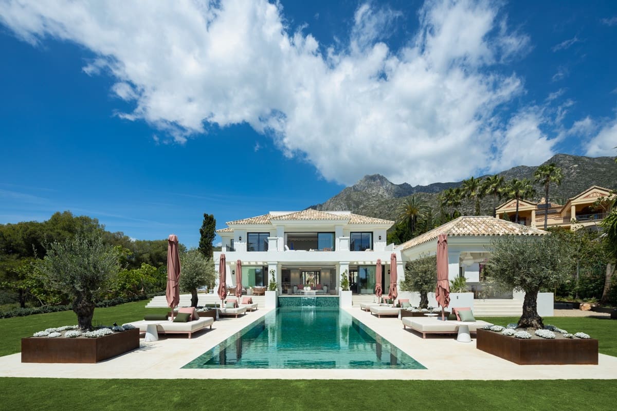 6 slaapkamer Villa te koop in Marbella met zwembad garage - € 12.450.000 (Ref: 9799375)