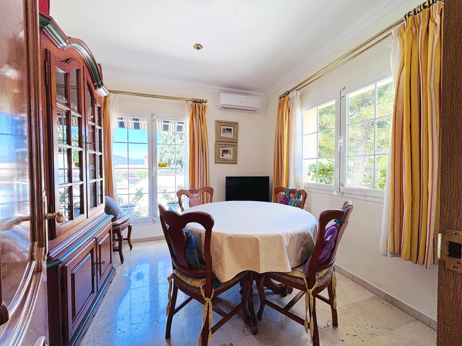 8 makuuhuone Huvila myytävänä paikassa Mijas Costa mukana uima-altaan 
autotalli - 2 980 000 € (Ref: 9806540)