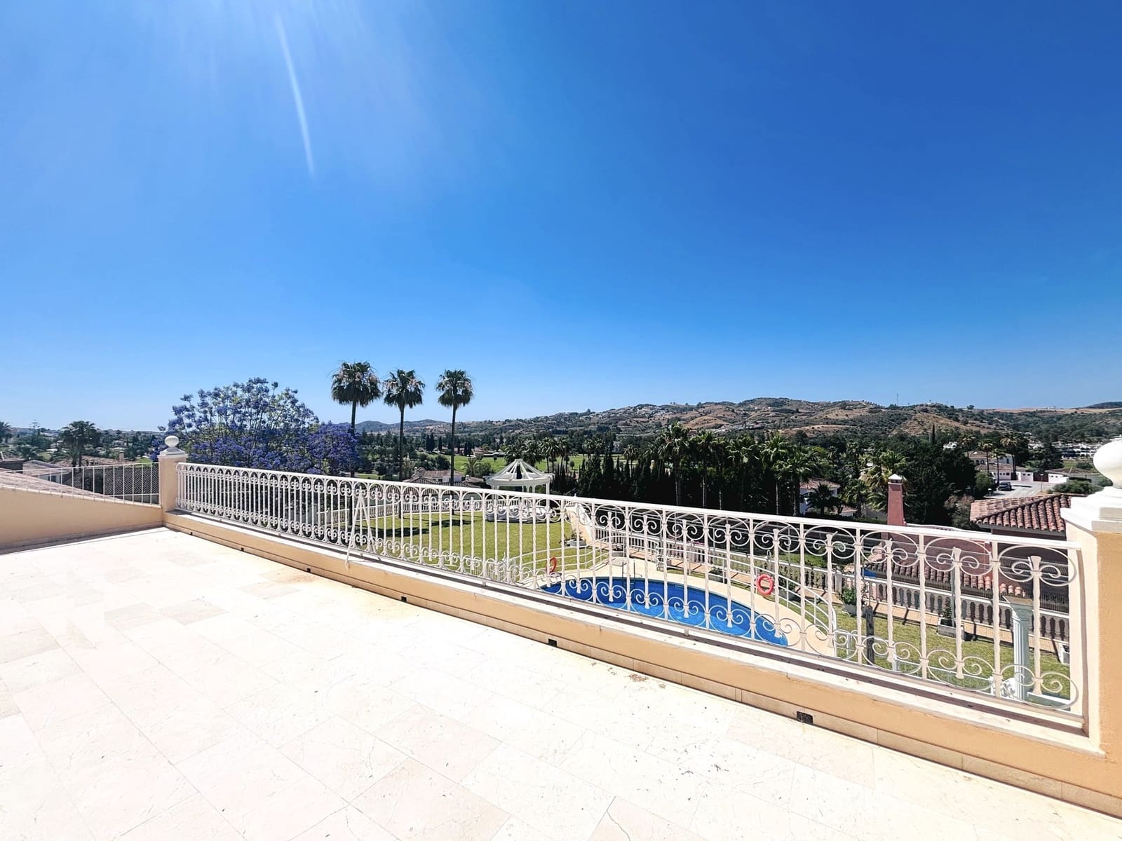 8 makuuhuone Huvila myytävänä paikassa Mijas Costa mukana uima-altaan 
autotalli - 2 980 000 € (Ref: 9806540)