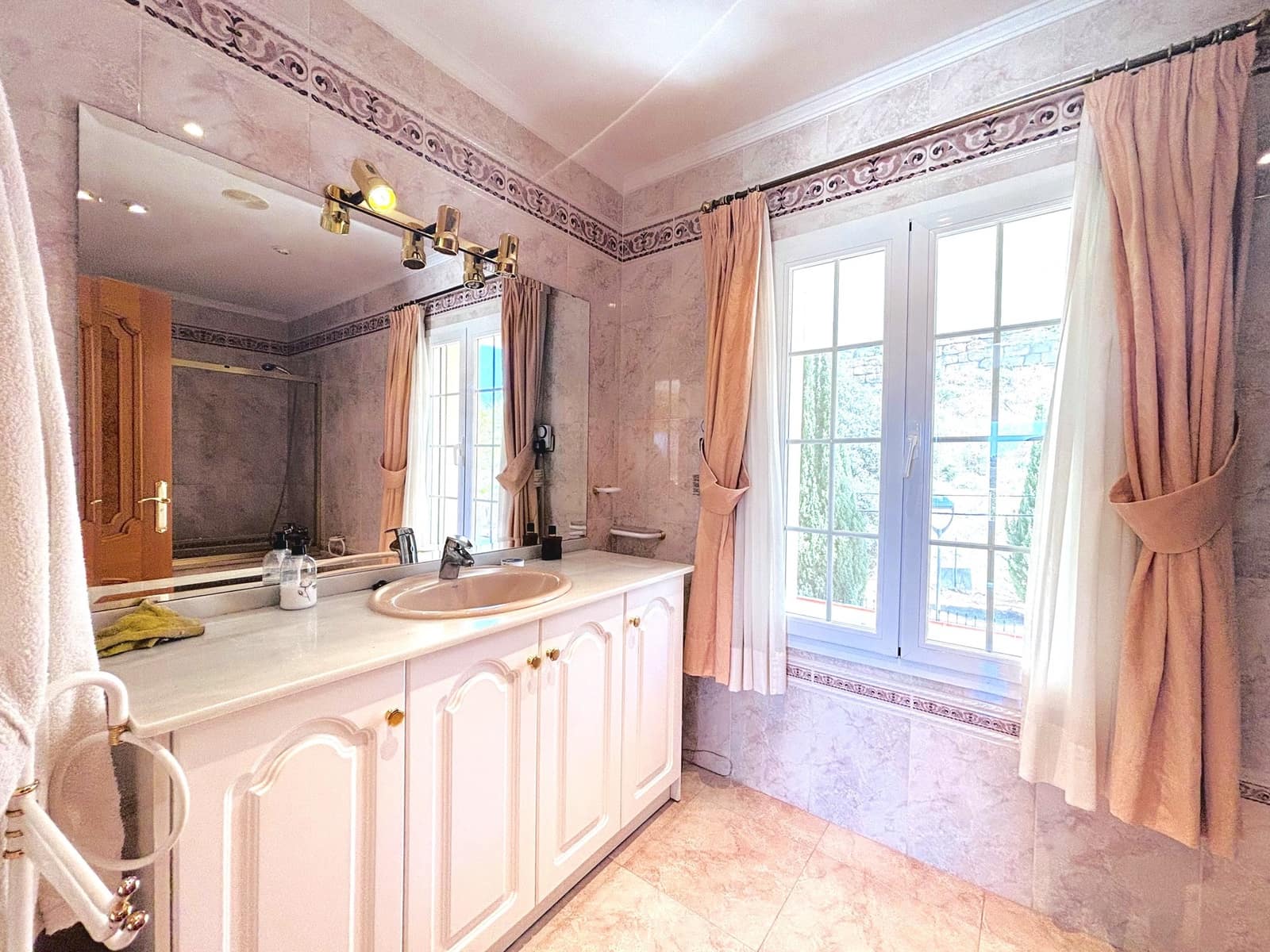 8 makuuhuone Huvila myytävänä paikassa Mijas Costa mukana uima-altaan 
autotalli - 2 980 000 € (Ref: 9806540)