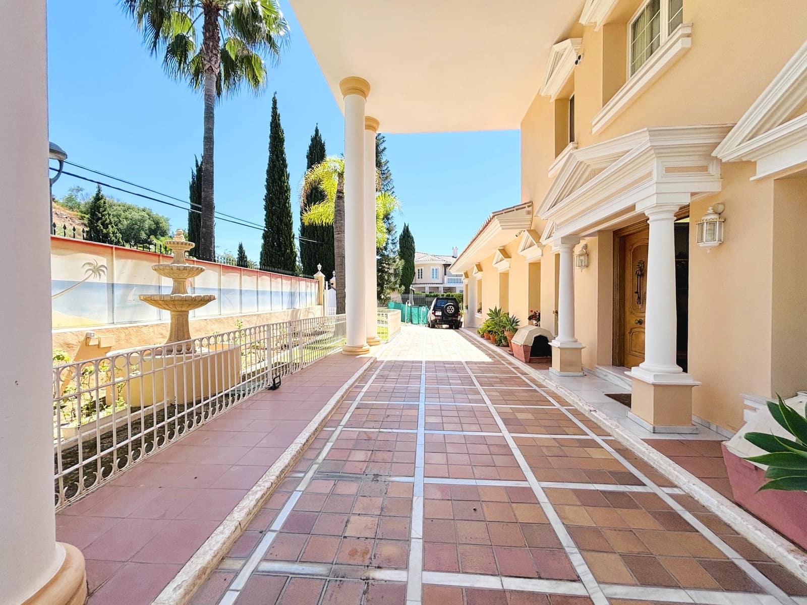 8 makuuhuone Huvila myytävänä paikassa Mijas Costa mukana uima-altaan 
autotalli - 2 980 000 € (Ref: 9806540)