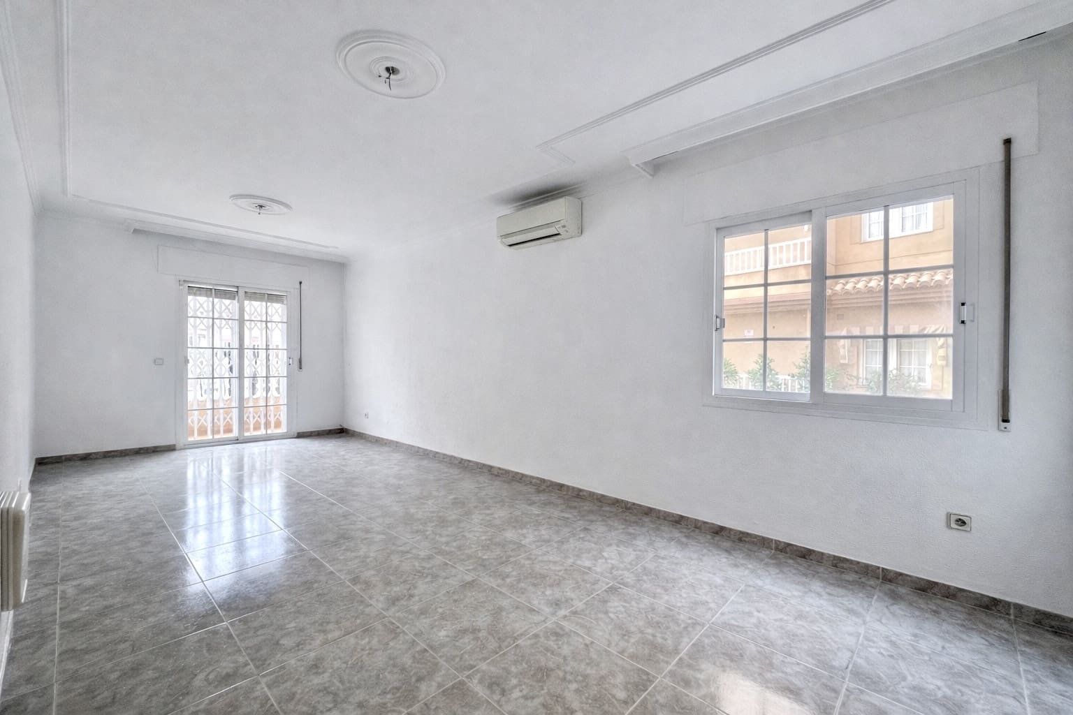 3 quarto Apartamento para venda em Roquetas de Mar - 240 000 € (Ref: 9808045)