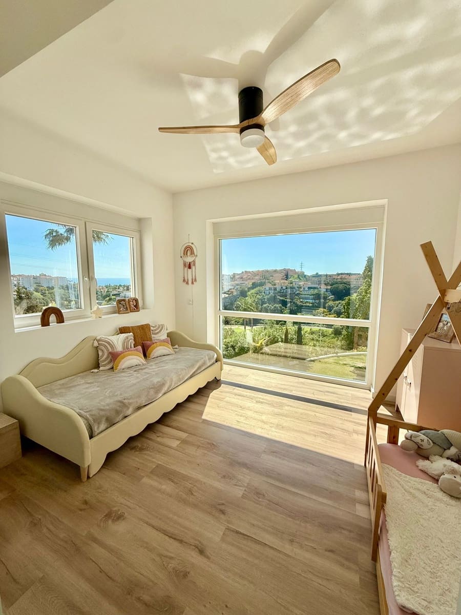 3 sovrum Villa till salu i Riviera del Sol med pool garage - 1 319 000 € (Ref: 9808048)