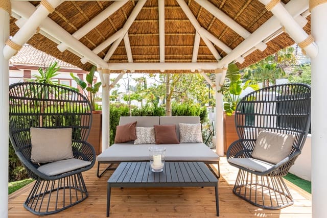 4 makuuhuone Huvila myytävänä paikassa Mijas Costa, Mijas mukana uima-altaan 
autotalli - 1 895 000 € (Ref: 9818302)