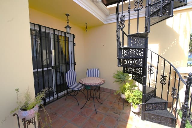 4 slaapkamer Huis te koop in La Alcaidesa met zwembad garage - € 610.000 (Ref: 9825329)