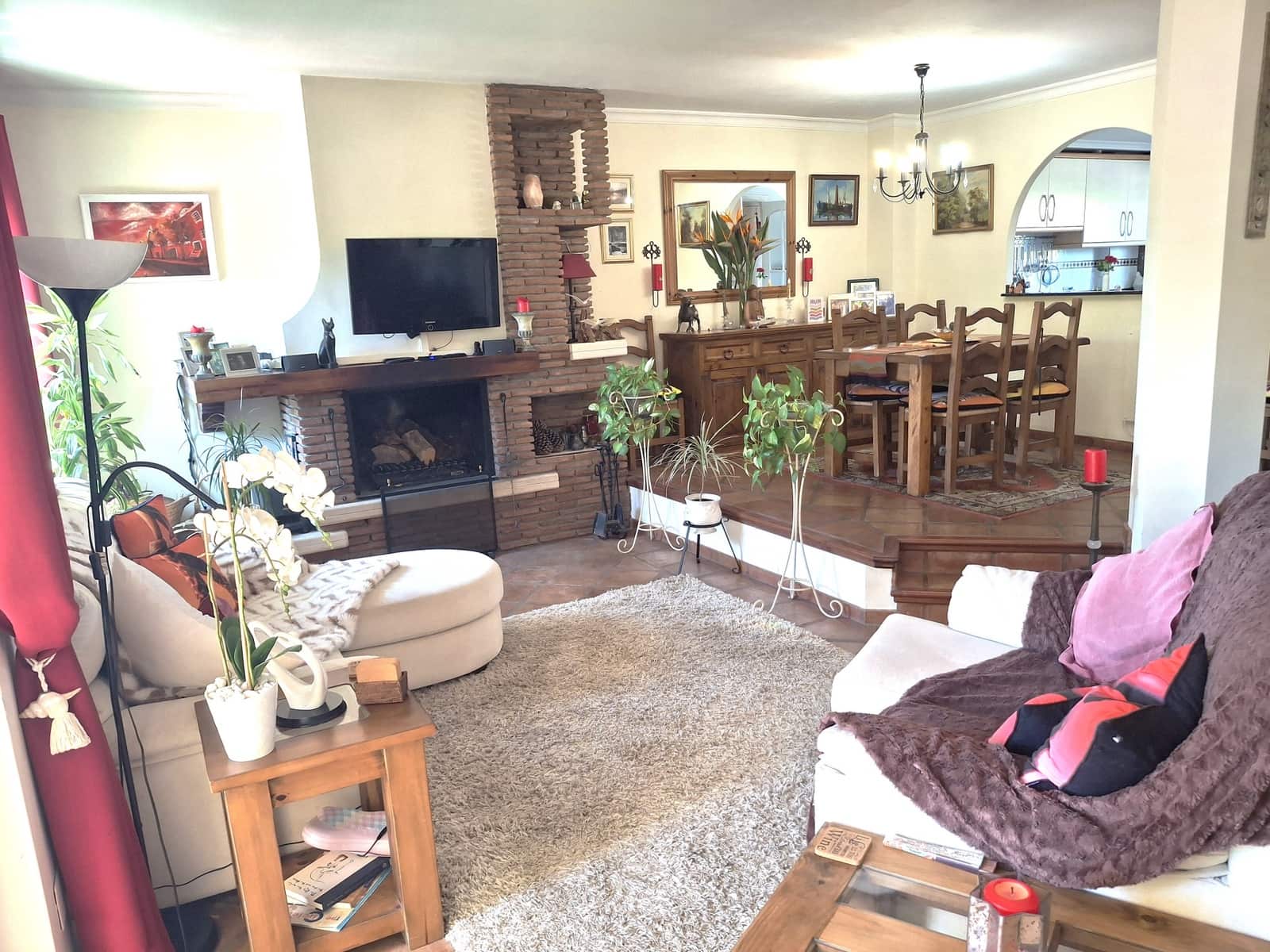 4 bedroom Townhouse for sale in La Alcaidesa with pool garage - € 610,000 (Ref: 9825329)