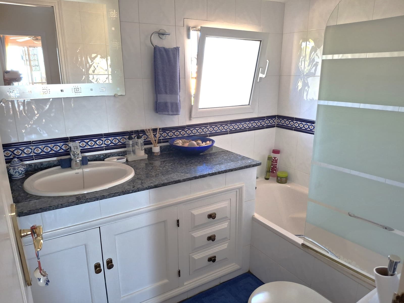 4 bedroom Townhouse for sale in La Alcaidesa with pool garage - € 610,000 (Ref: 9825329)