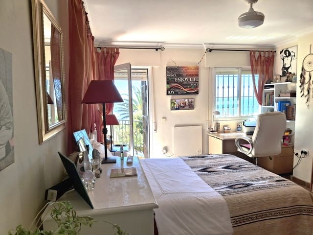 4 slaapkamer Huis te koop in La Alcaidesa met zwembad garage - € 610.000 (Ref: 9825329)