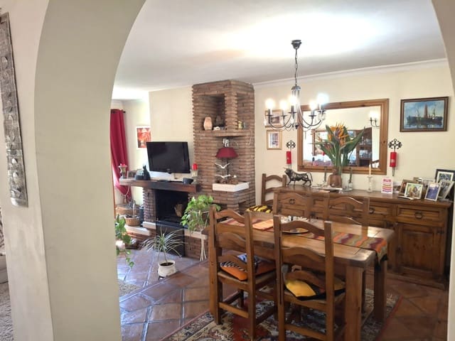 4 slaapkamer Huis te koop in La Alcaidesa met zwembad garage - € 610.000 (Ref: 9825329)