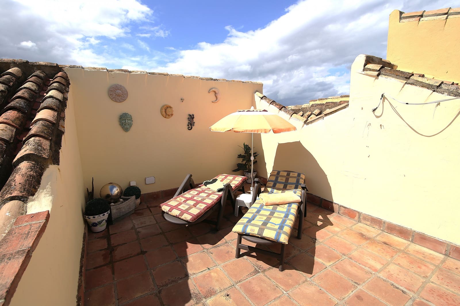 4 bedroom Townhouse for sale in La Alcaidesa with pool garage - € 610,000 (Ref: 9825329)