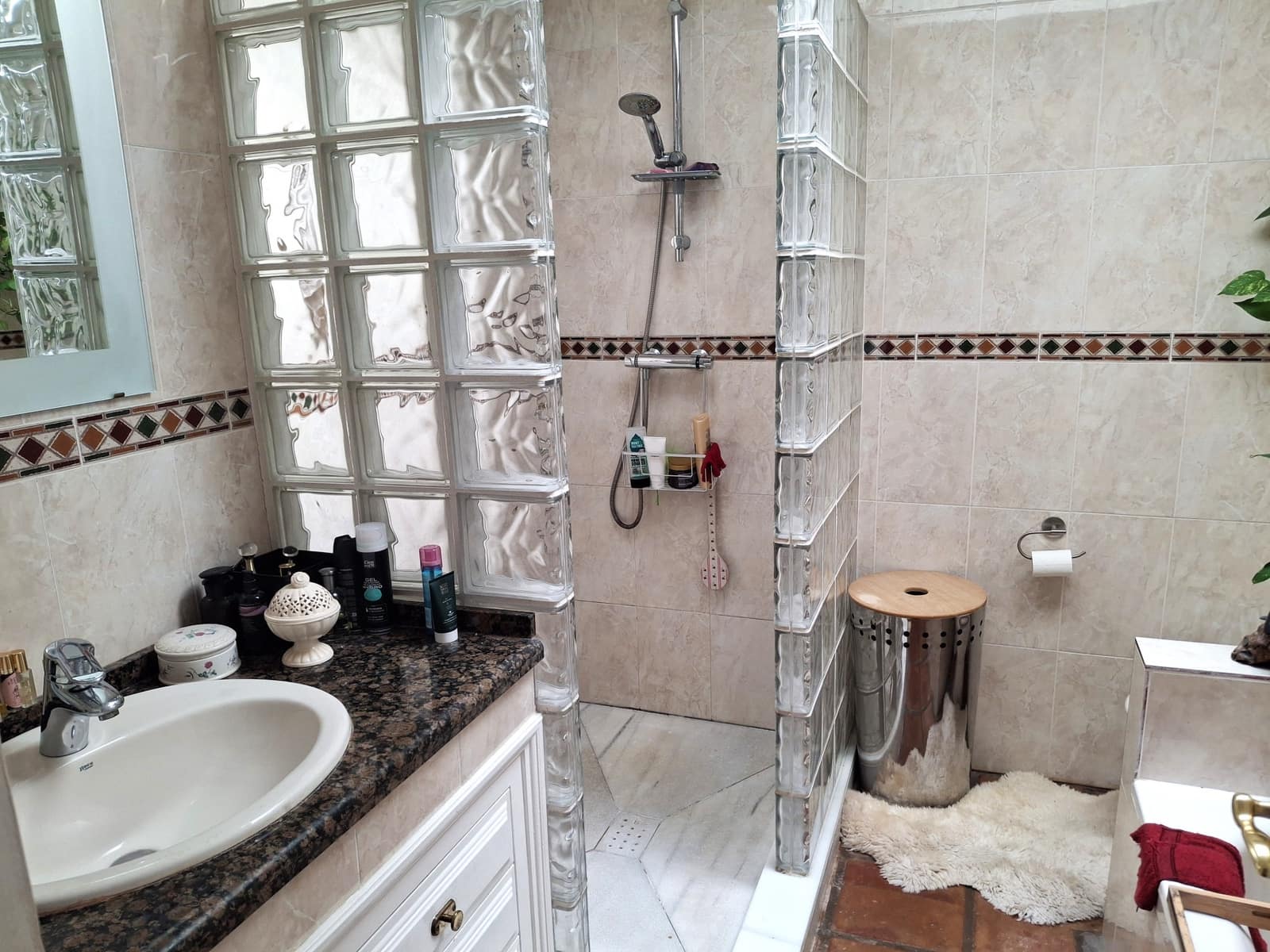 4 bedroom Townhouse for sale in La Alcaidesa with pool garage - € 610,000 (Ref: 9825329)