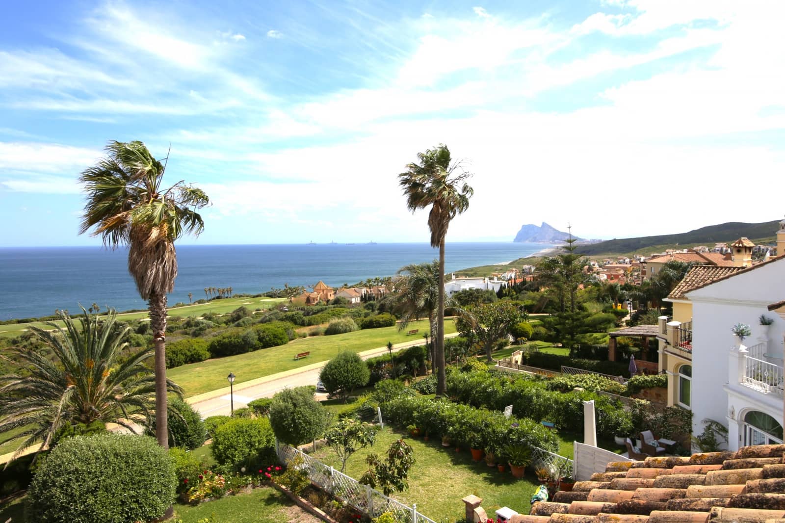 4 bedroom Townhouse for sale in La Alcaidesa with pool garage - € 610,000 (Ref: 9825329)