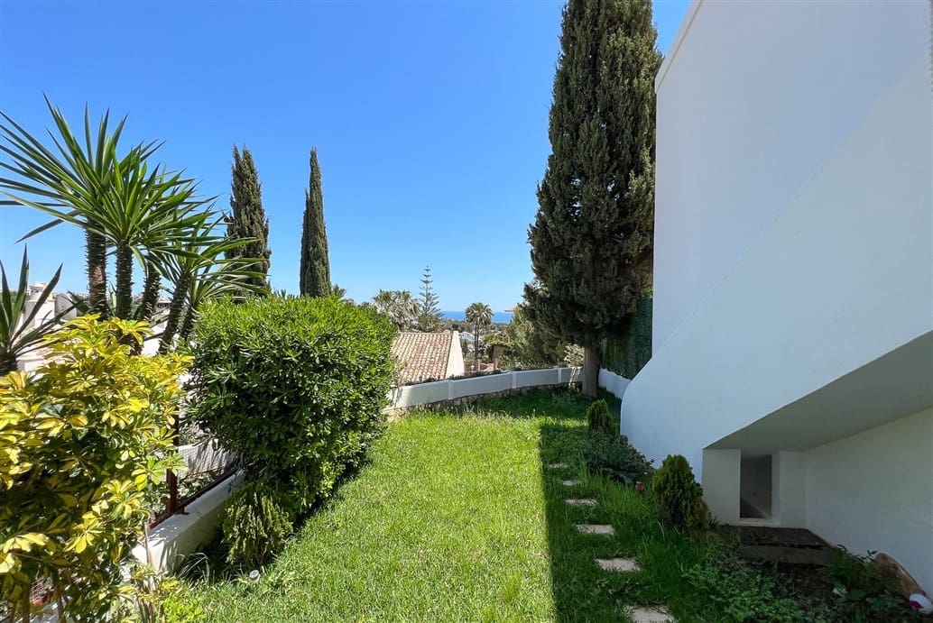 4 chambre Villa/Maison Semi-Mitoyenne à vendre à Calahonda avec piscine - 537 000 € (Ref: 9829250)