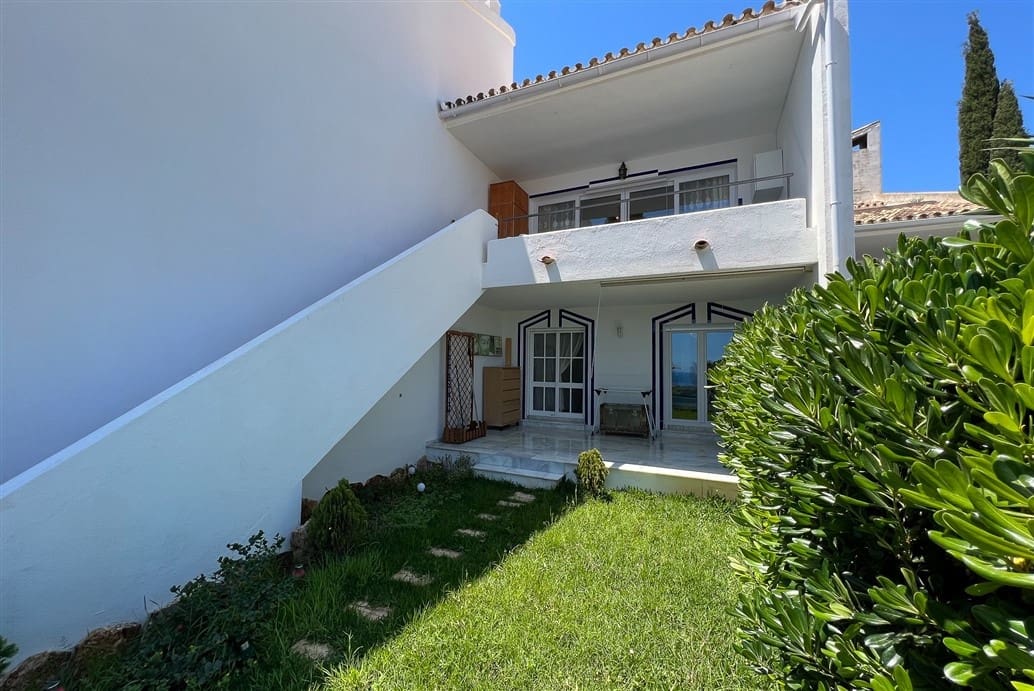 4 chambre Villa/Maison Semi-Mitoyenne à vendre à Calahonda avec piscine - 537 000 € (Ref: 9829250)