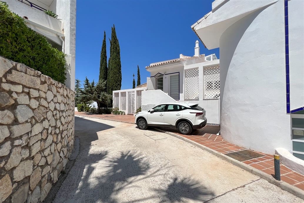 4 chambre Villa/Maison Semi-Mitoyenne à vendre à Calahonda avec piscine - 537 000 € (Ref: 9829250)