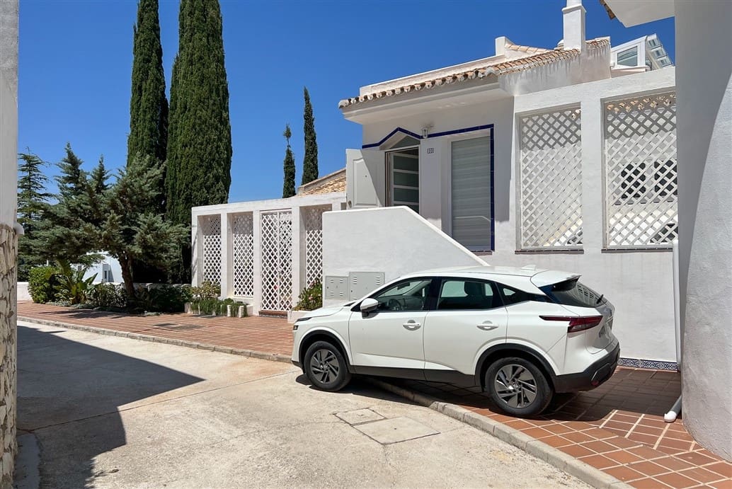 4 chambre Villa/Maison Semi-Mitoyenne à vendre à Calahonda avec piscine - 537 000 € (Ref: 9829250)