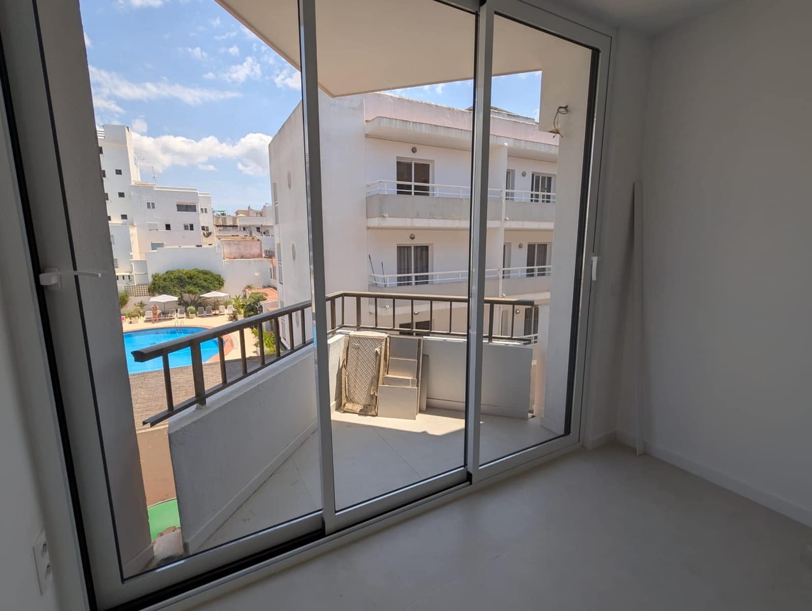 2 bedroom Apartment for sale in Sant Antoni de Portmany - € 359,900 (Ref: 9831598)