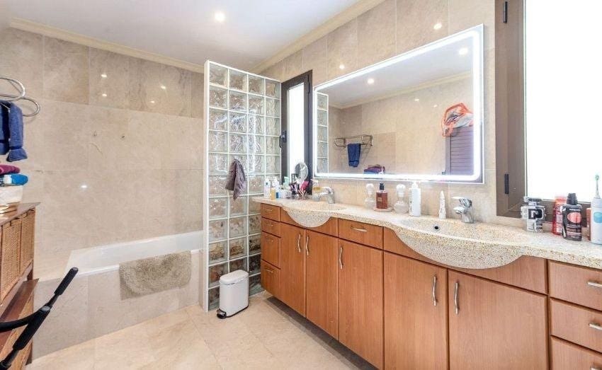 Chalet de 7 habitaciones en El Chaparral en venta con piscina garaje - 1.350.000 € (Ref: 9831603)
