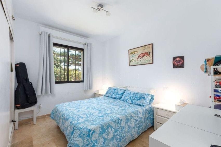 Chalet de 7 habitaciones en El Chaparral en venta con piscina garaje - 1.350.000 € (Ref: 9831603)