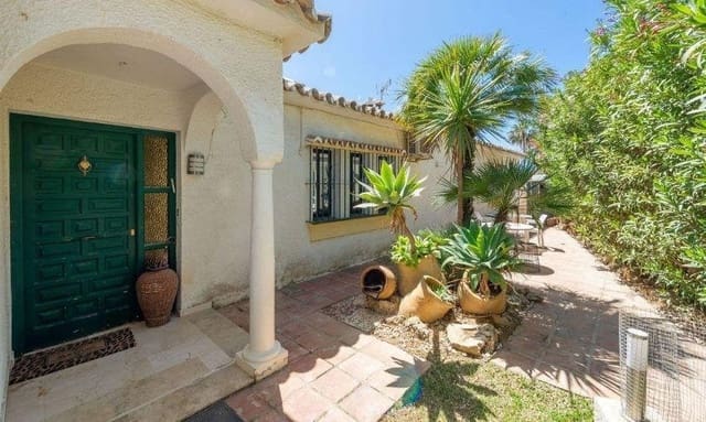 Chalet de 7 habitaciones en El Chaparral, Mijas en venta con piscina garaje - 1.350.000 € (Ref: 9831603)
