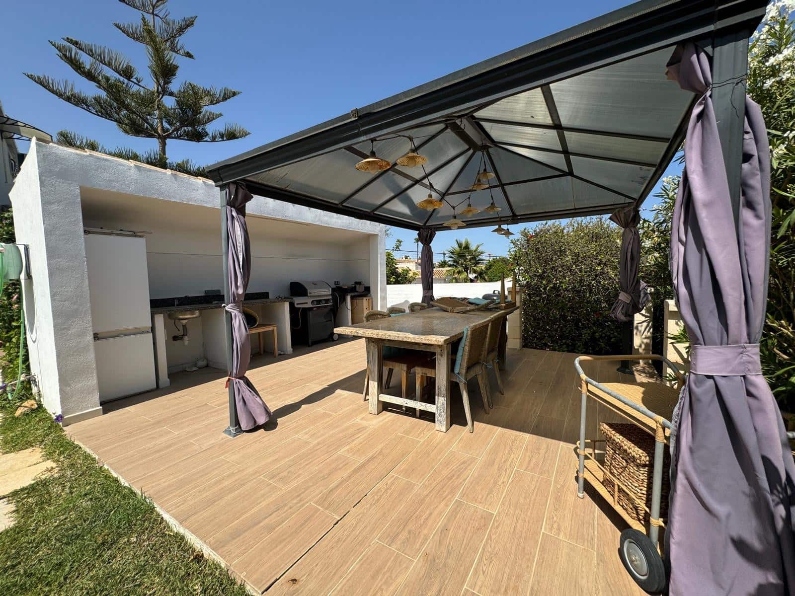 Chalet de 7 habitaciones en El Chaparral en venta con piscina garaje - 1.350.000 € (Ref: 9831603)