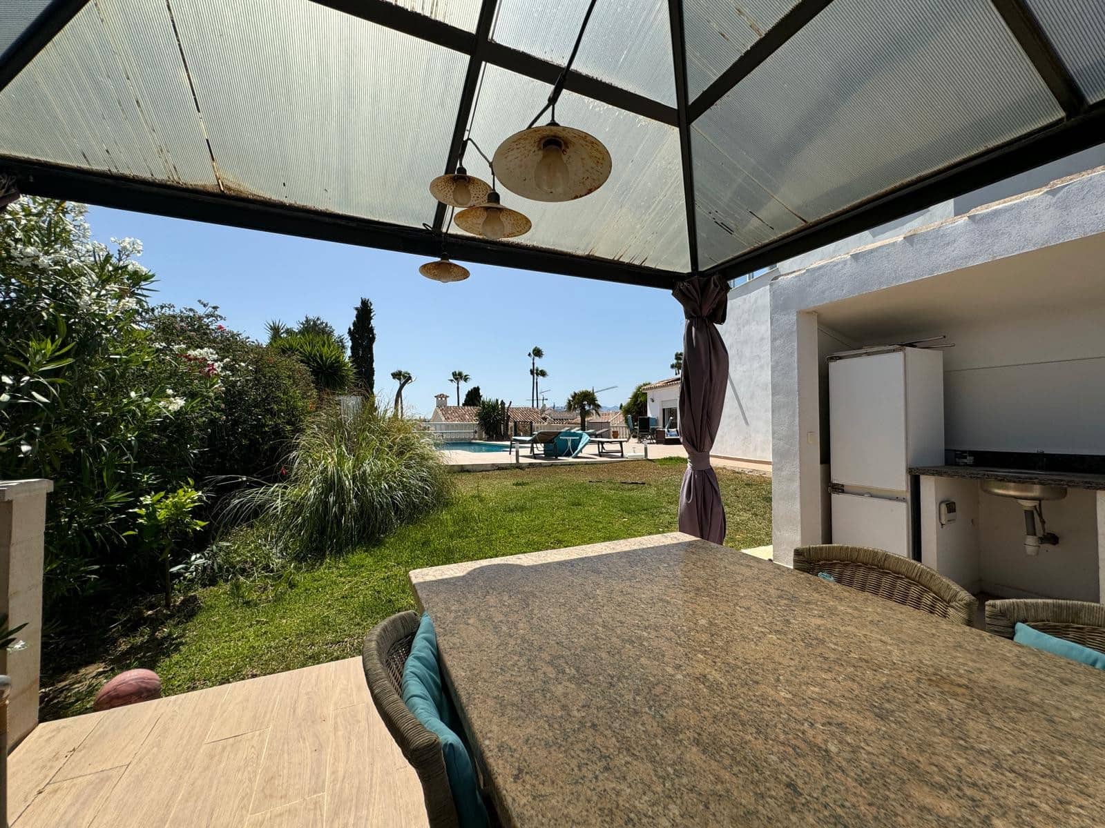 Chalet de 7 habitaciones en El Chaparral en venta con piscina garaje - 1.350.000 € (Ref: 9831603)