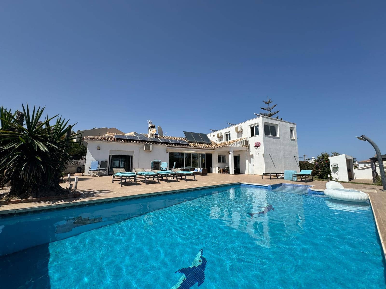 Chalet de 7 habitaciones en El Chaparral en venta con piscina garaje - 1.350.000 € (Ref: 9831603)