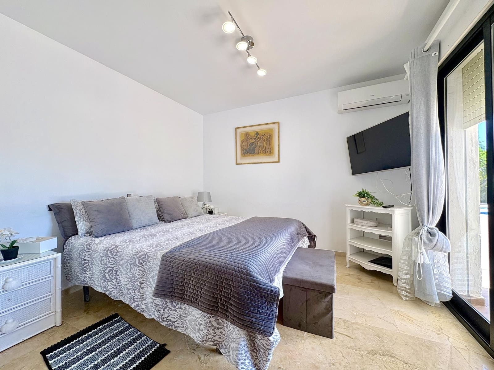 Chalet de 7 habitaciones en El Chaparral en venta con piscina garaje - 1.350.000 € (Ref: 9831603)