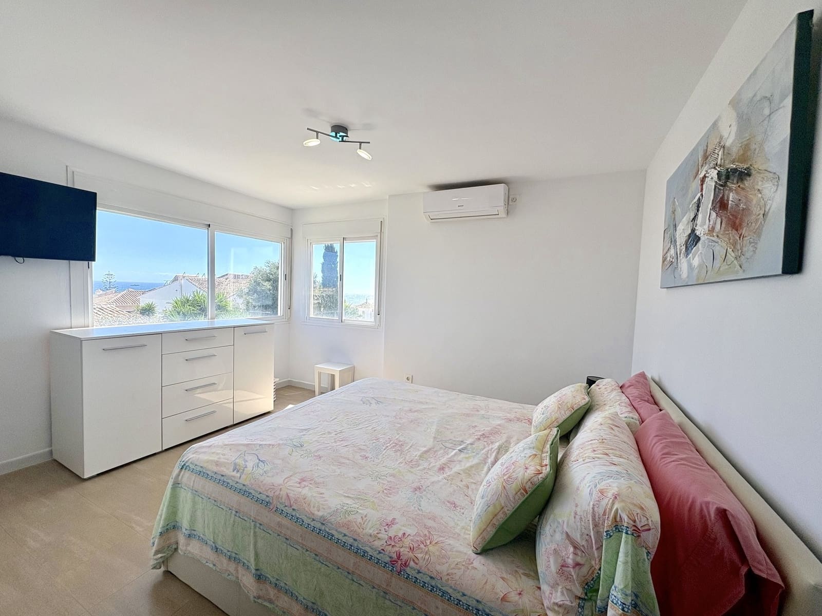 Chalet de 7 habitaciones en El Chaparral en venta con piscina garaje - 1.350.000 € (Ref: 9831603)
