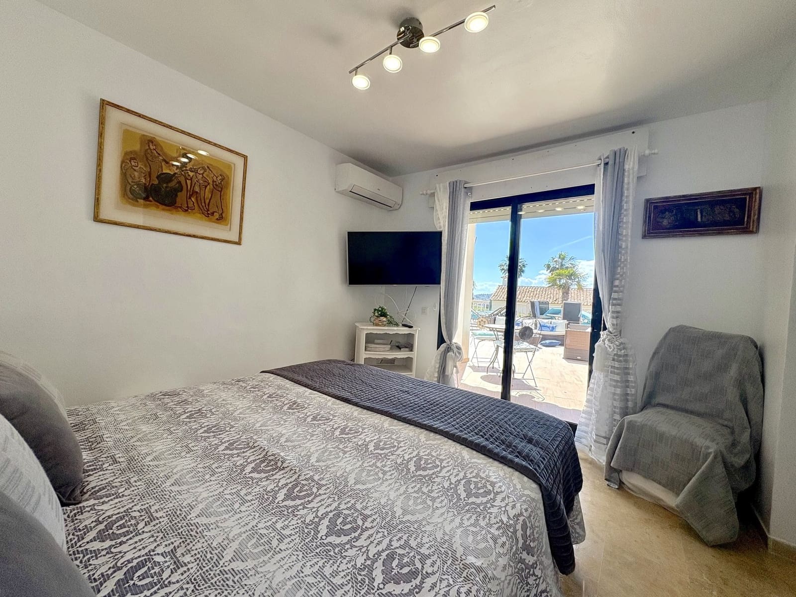 Chalet de 7 habitaciones en El Chaparral en venta con piscina garaje - 1.350.000 € (Ref: 9831603)