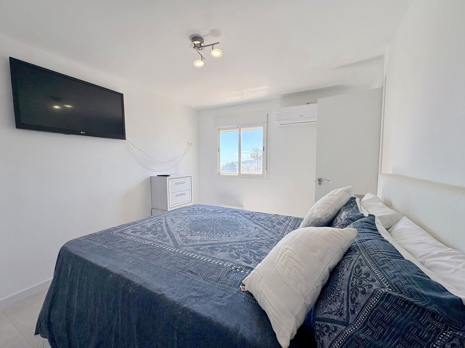 Chalet de 7 habitaciones en El Chaparral en venta con piscina garaje - 1.350.000 € (Ref: 9831603)