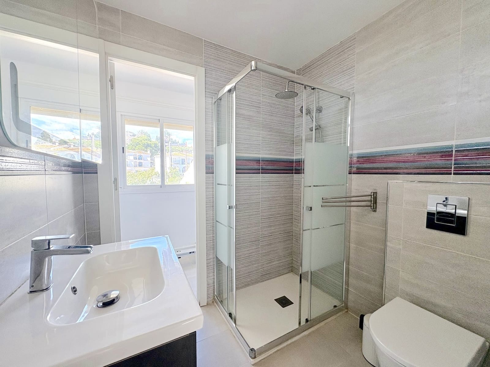 Chalet de 7 habitaciones en El Chaparral en venta con piscina garaje - 1.350.000 € (Ref: 9831603)