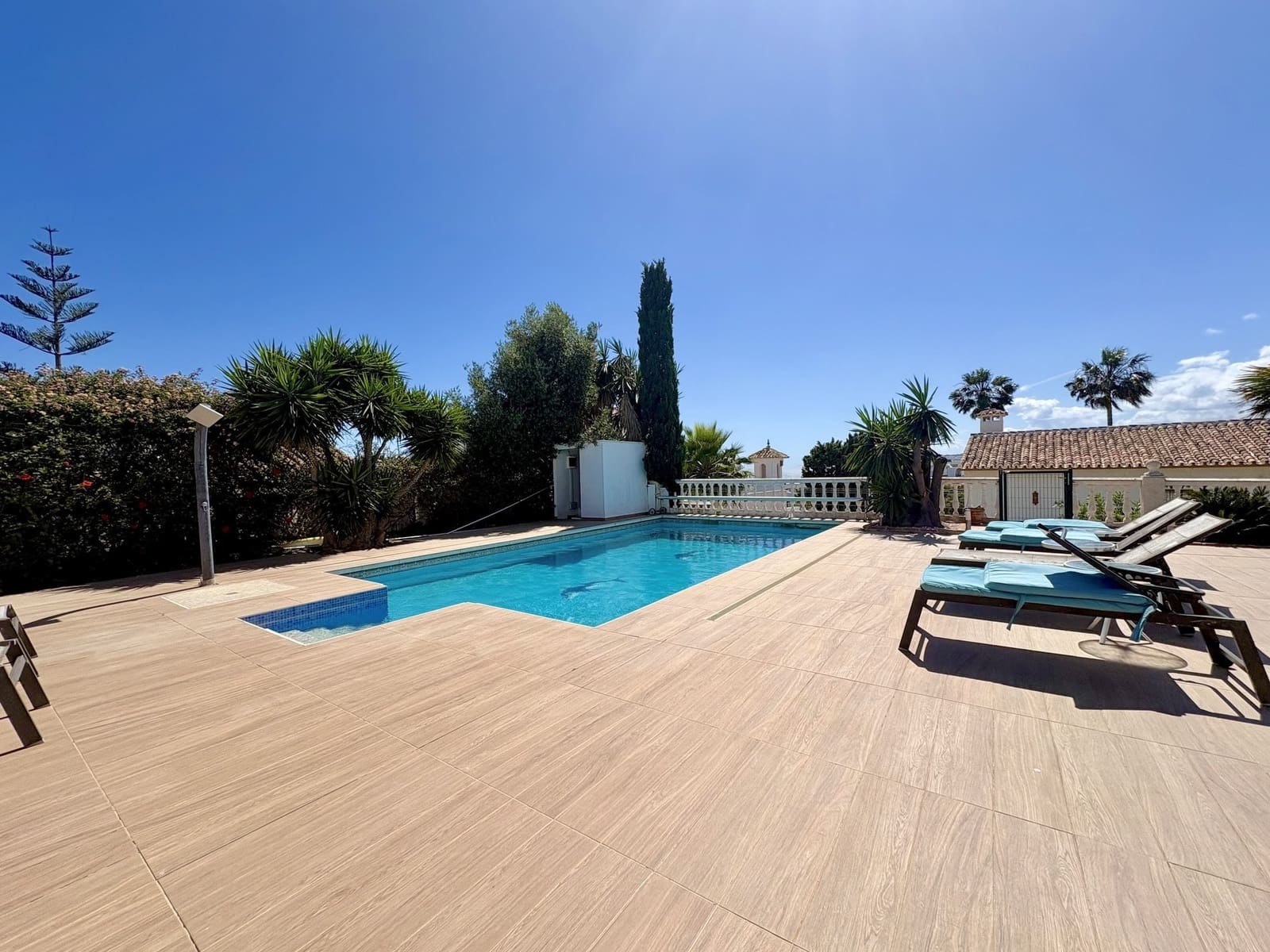 Chalet de 7 habitaciones en El Chaparral en venta con piscina garaje - 1.350.000 € (Ref: 9831603)