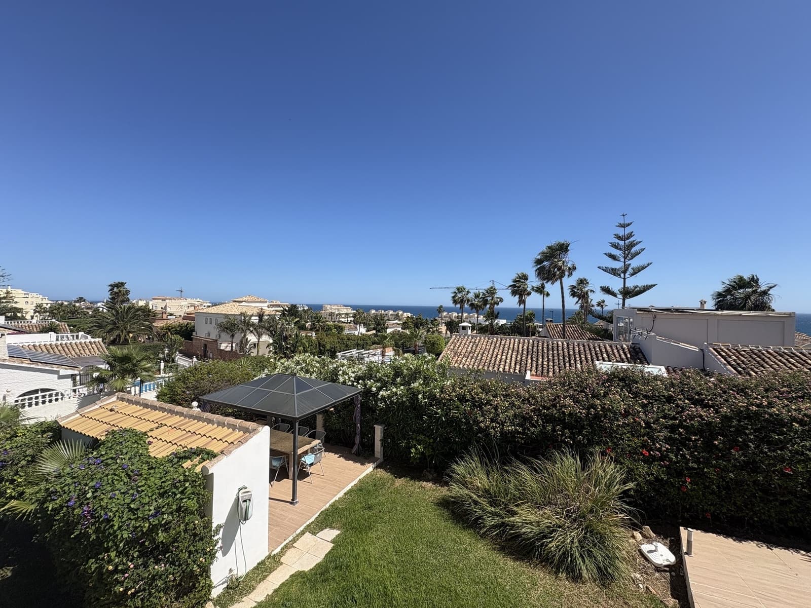 Chalet de 7 habitaciones en El Chaparral en venta con piscina garaje - 1.350.000 € (Ref: 9831603)