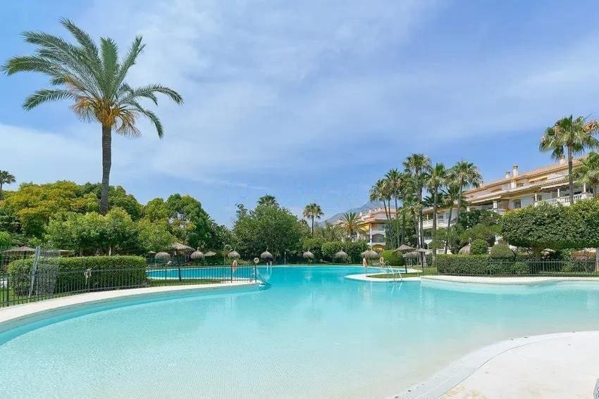 3 soverom Leilighet til salgs i Marbella med svømmebasseng garasje - € 610 000 (Ref: 9849452)