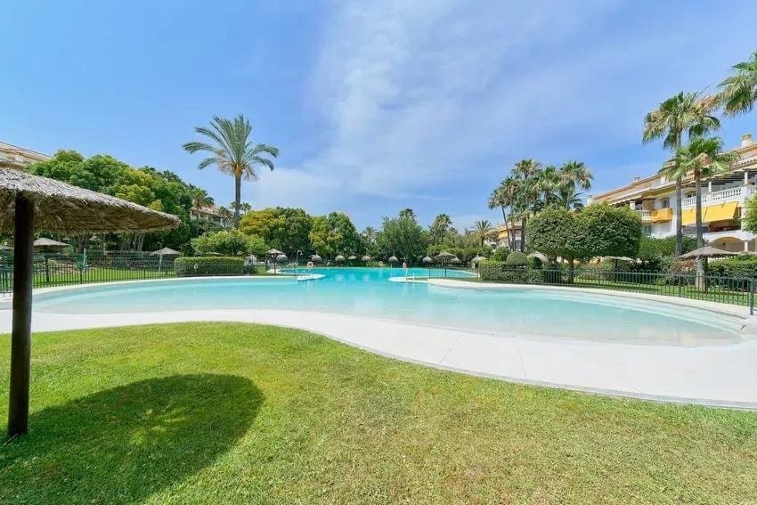 3 soverom Leilighet til salgs i Marbella med svømmebasseng garasje - € 610 000 (Ref: 9849452)