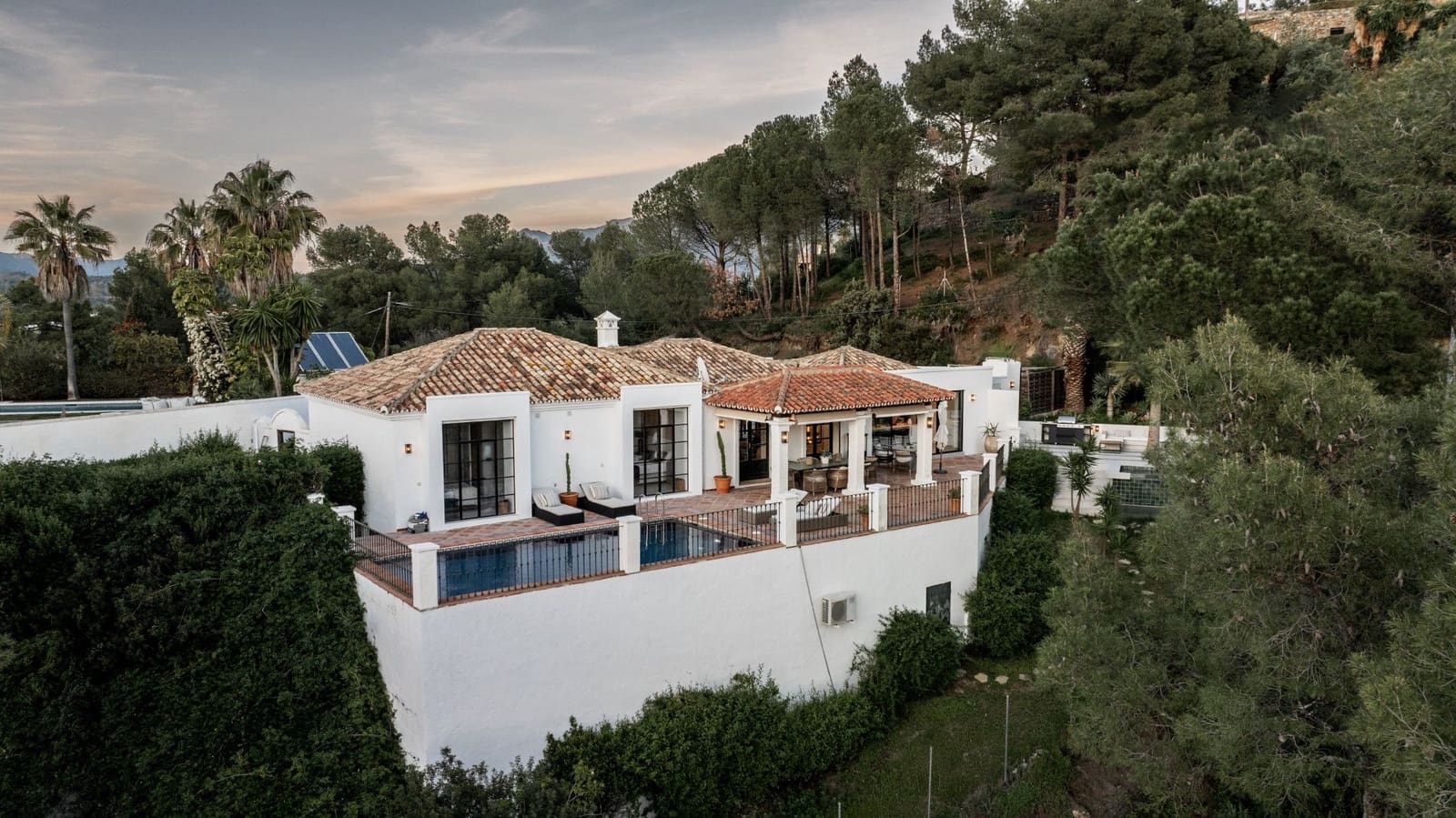 4 quarto Moradia para venda em Benahavis com piscina garagem - 2 250 000 € (Ref: 9849453)