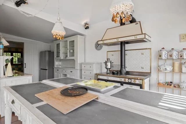 6 makuuhuone Huvila myytävänä paikassa Marbella mukana uima-altaan 
autotalli - 1 795 000 € (Ref: 9849454)